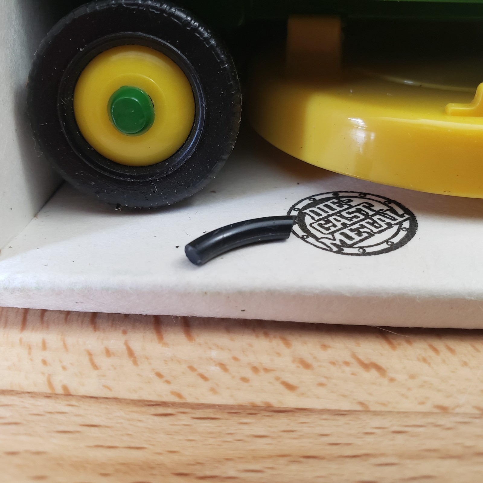 Ertl John Deere Rear-Engine Riding Mower with Removable Bagger and Mower Deck thumbnail