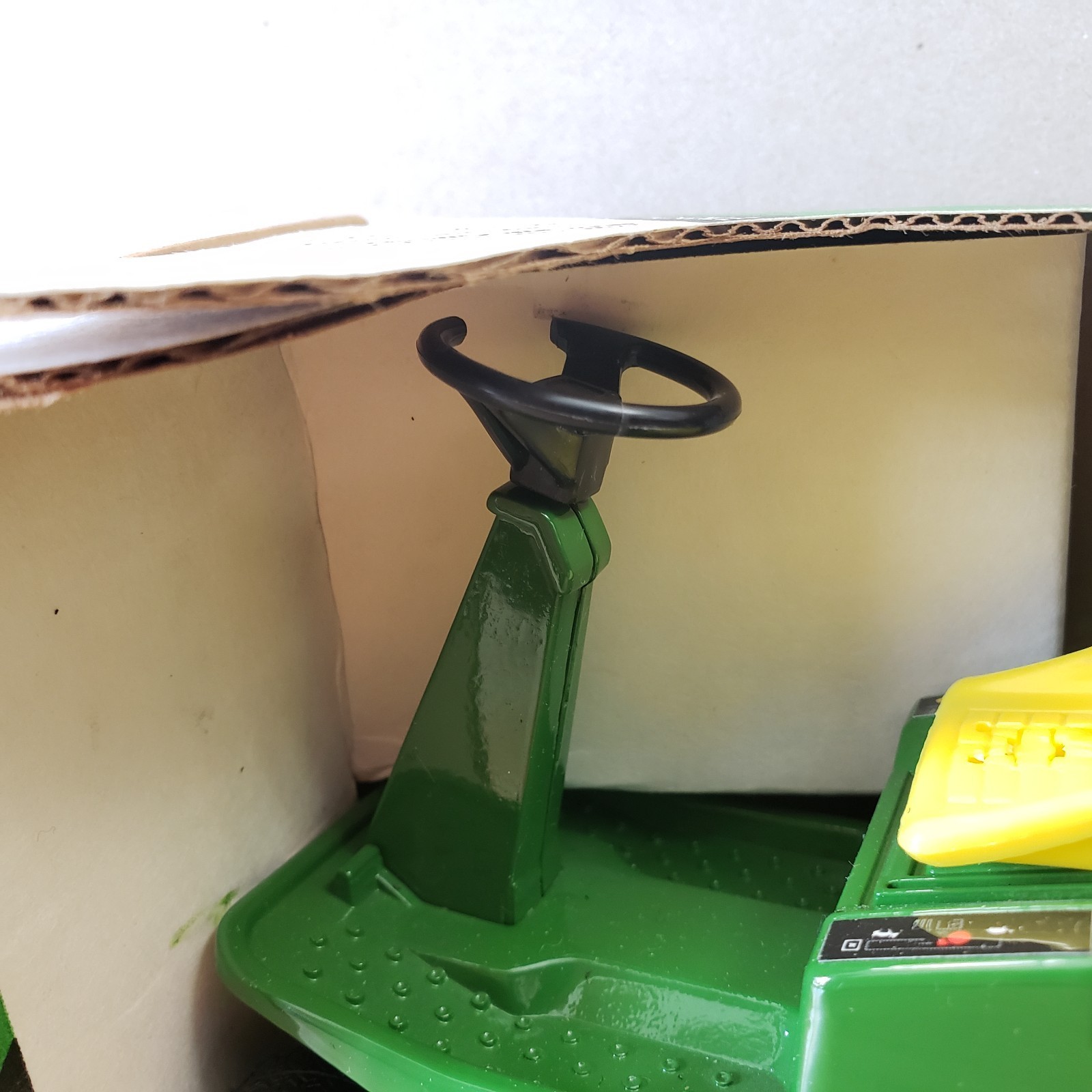 Ertl John Deere Rear-Engine Riding Mower with Removable Bagger and Mower Deck thumbnail