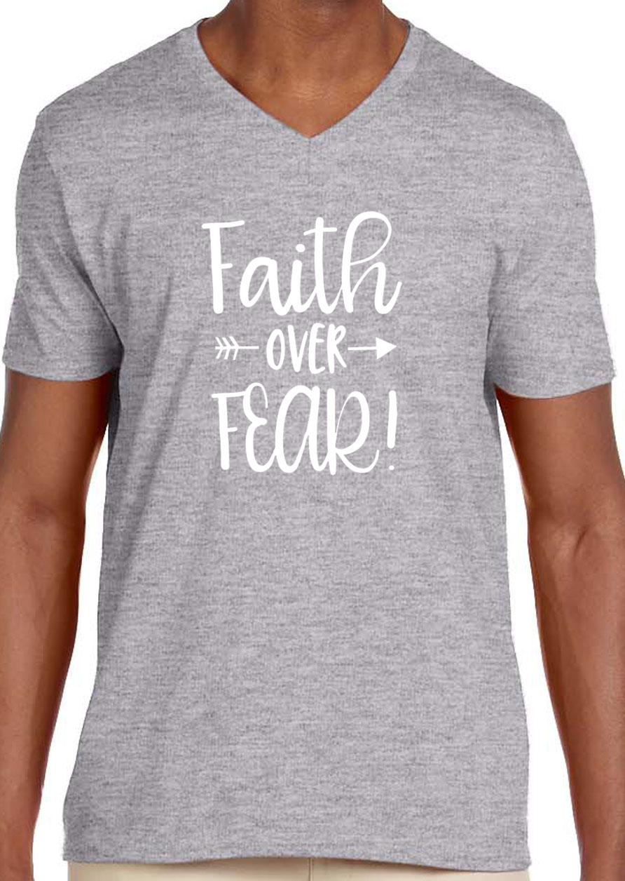 Trendy USA 1253 - Men's V-Neck T-Shirt Faith Over Fear Script Small Heather Grey