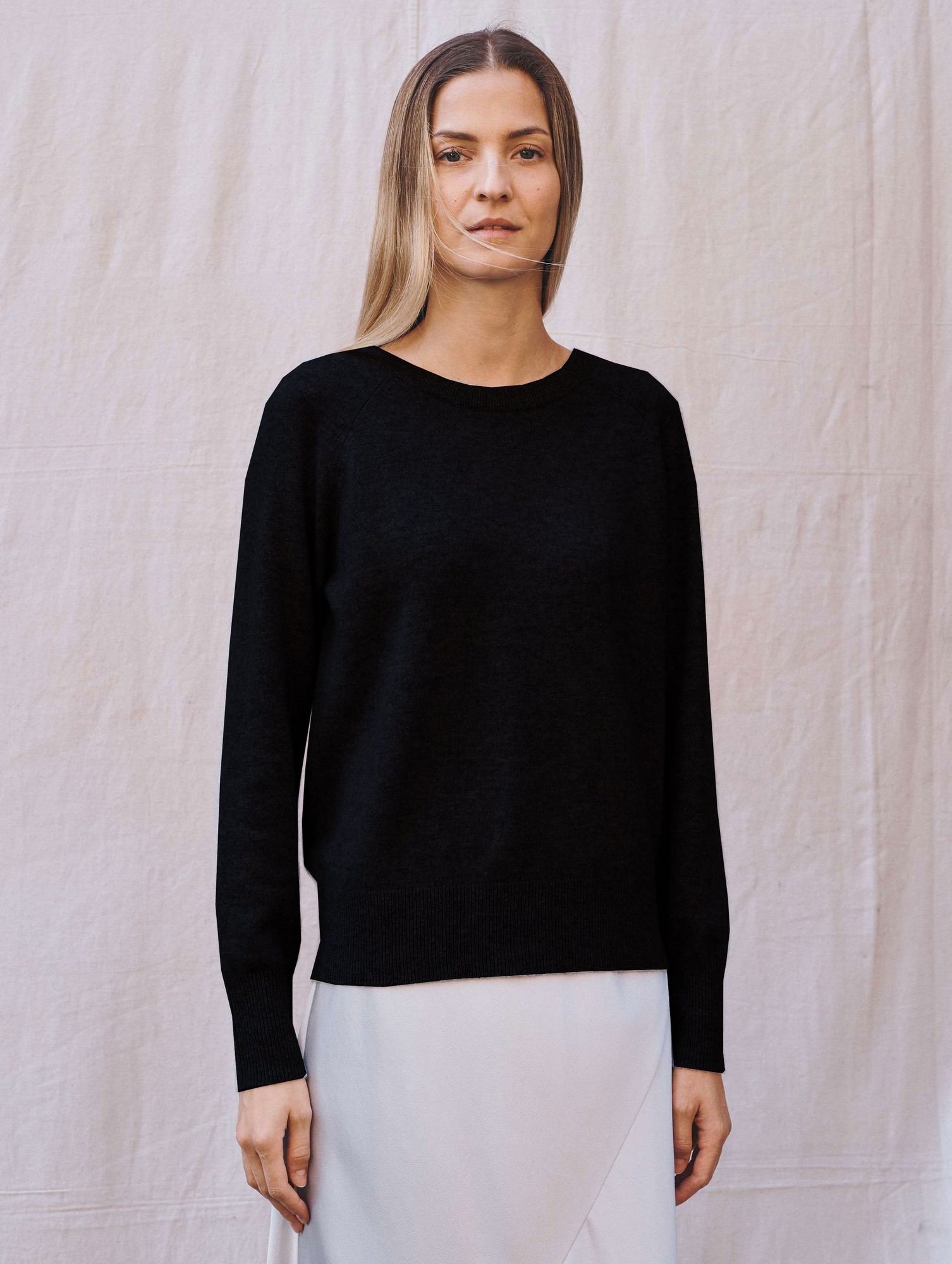 White + Warren Cashmere Sweatshirt in Black Size Large
