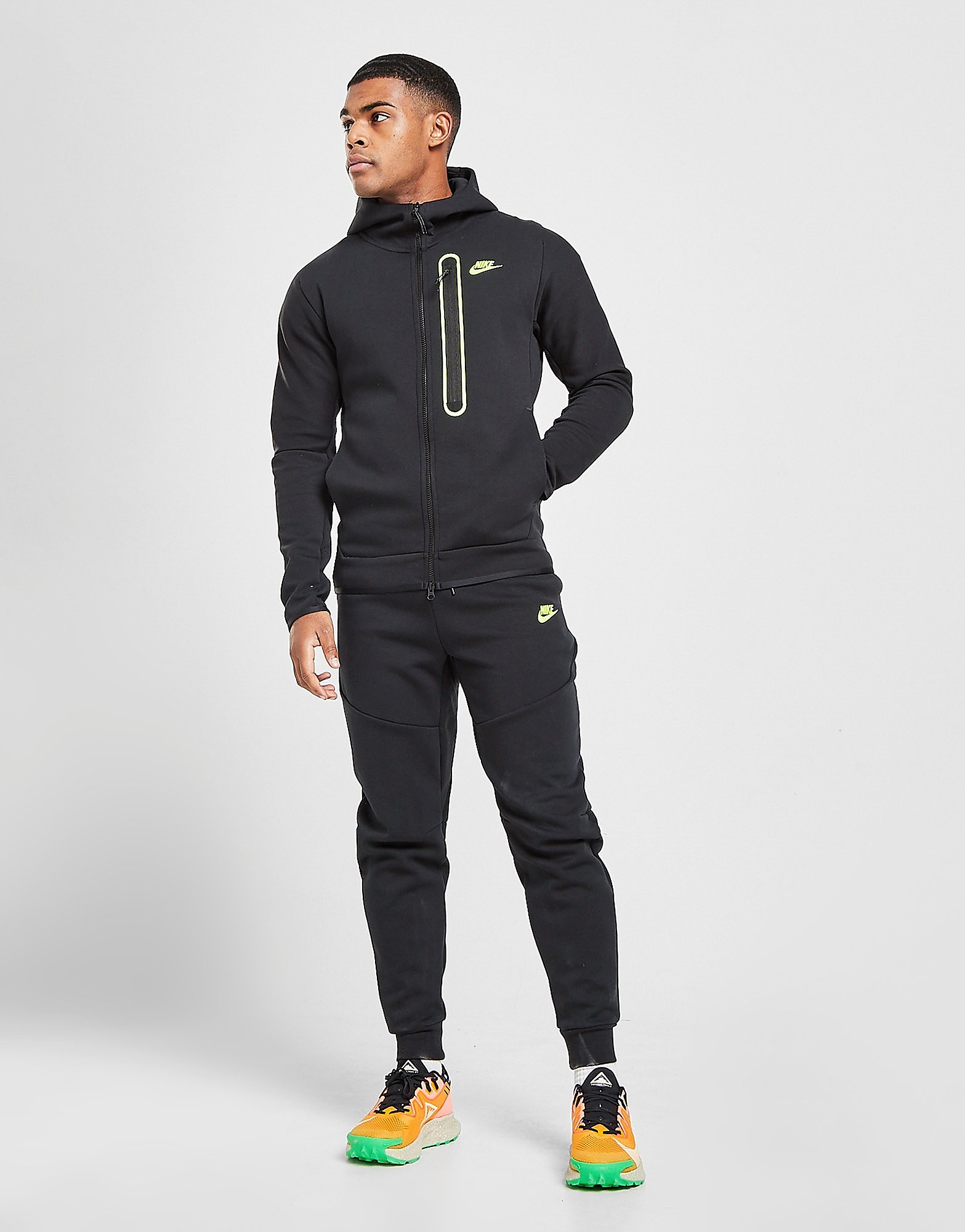 Nike Tech Fleece Jogger Cuffed - Men Pants - Black - 65% Polyester, 35% Cotton - Size XXL - Foot Locker