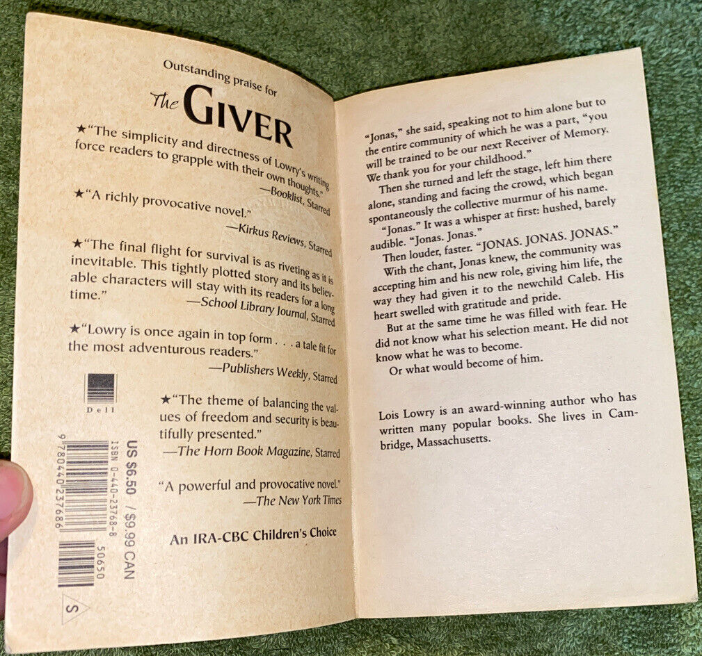 The Giver by Lois Lowry (PB, 2002) thumbnail