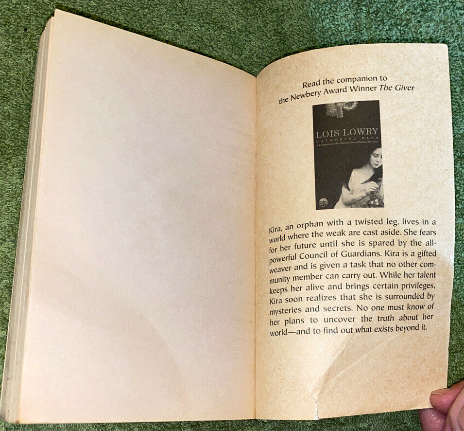 The Giver by Lois Lowry (PB, 2002) thumbnail