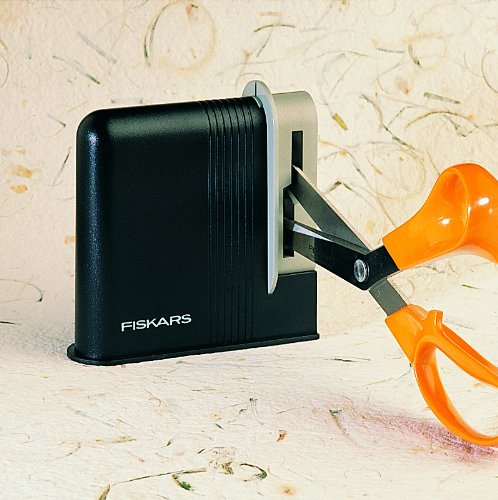 Fiskars 1000812 Clip-Sharp™ Scissor Sharpener