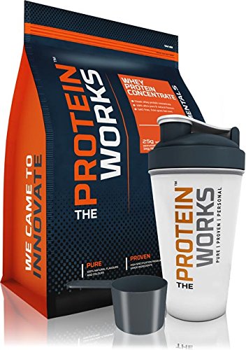 The Protein Works Fundamentals - Whey Protein Concentrate with a Free Shaker & Scoop - Ultra-Pure 80% Protein Content - Strawberries 'n' Cream, 4k