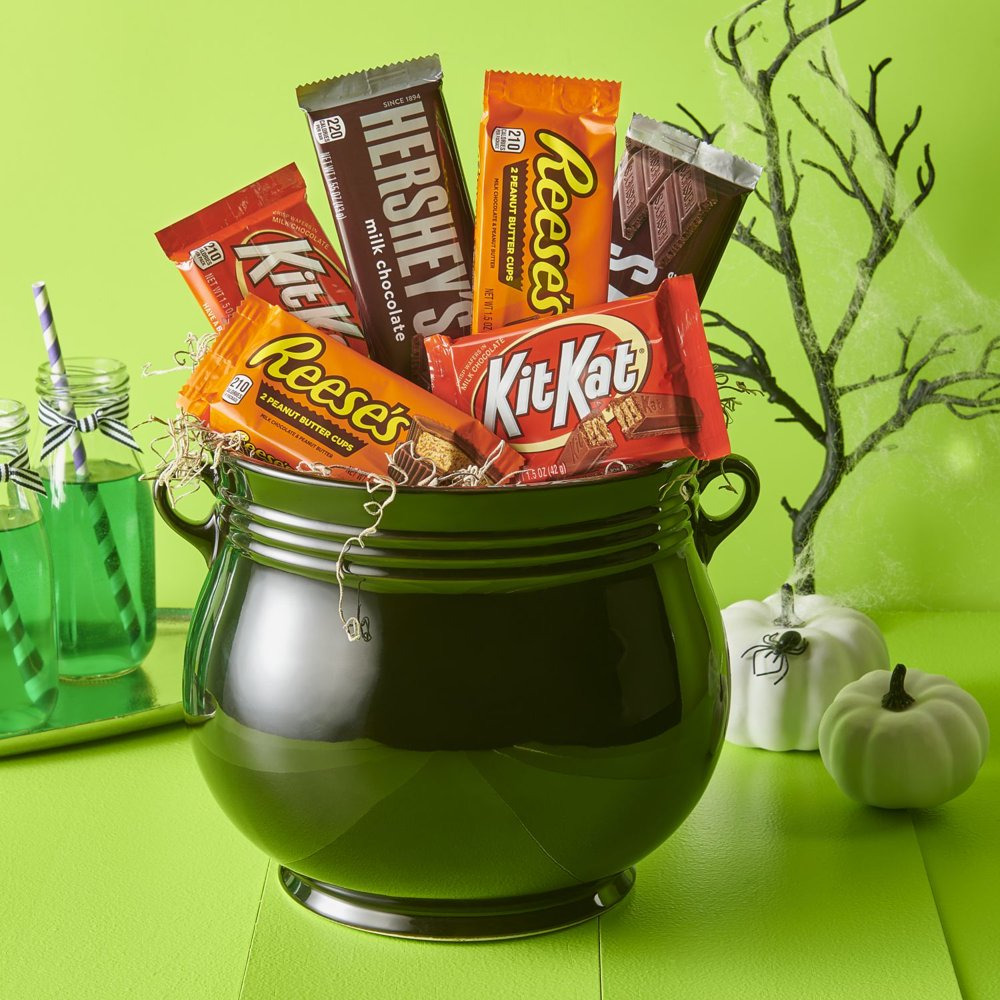 Hershey S  Kit Kat and Reese S Assorted Milk Chocolate Halloween Full Sized Candy  Variety Box 27.3 Oz  18 Pieces thumbnail