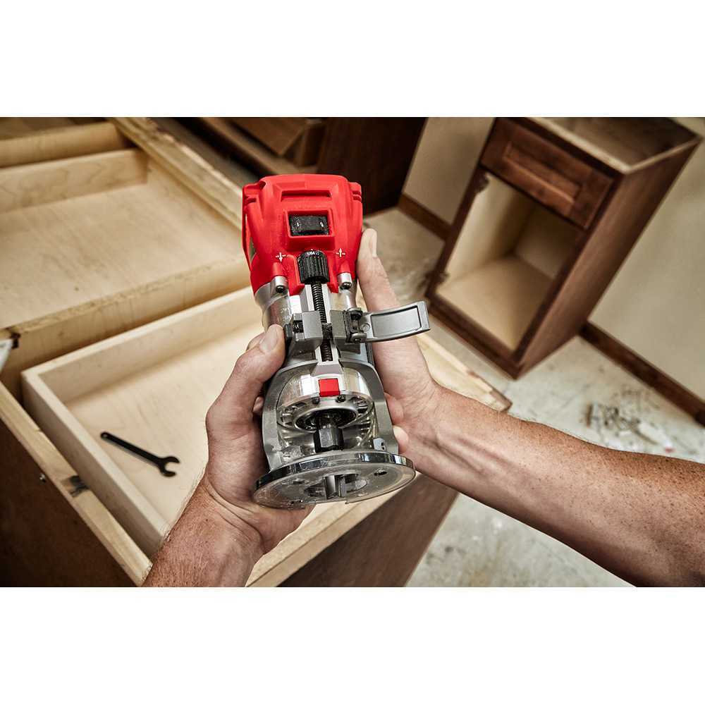 Milwaukee 2723-20 M18 FUEL Cordless Compact Router + (2) 5.0 Ah Batteries thumbnail
