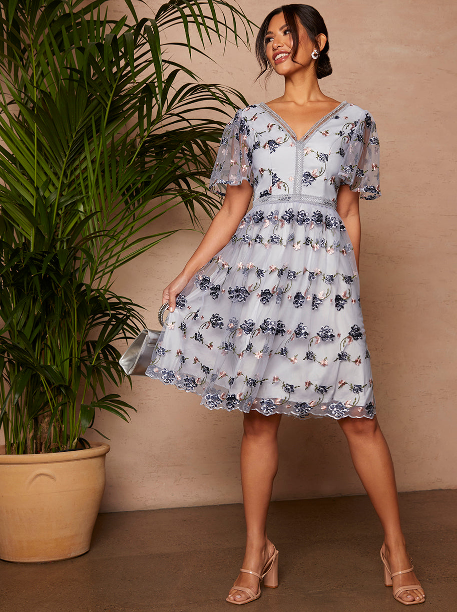 Chi Chi V Neck Floral Embroidered Lace MIDI Dress in Blue, Size 16 thumbnail