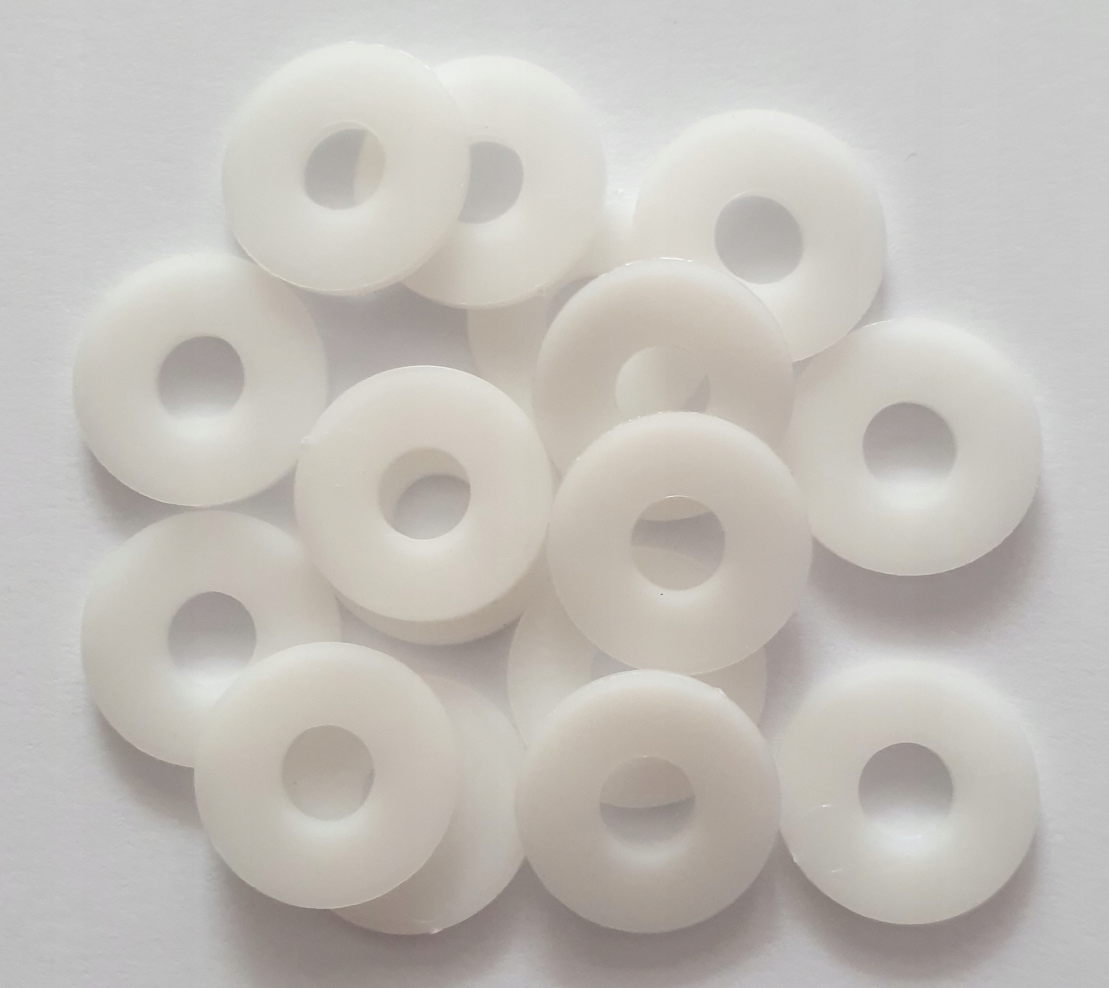 Podkładki Plastikowe 4,3 (M4) Din 9021 PA6 20 Szt