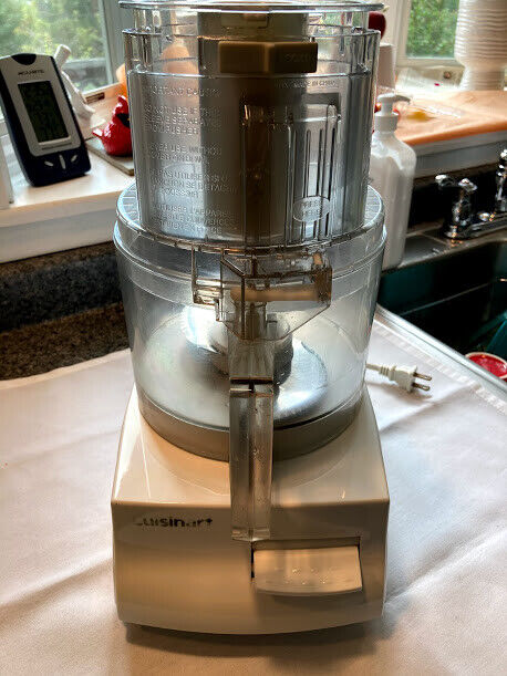 Cuisinart KFP-7TM White 7 Cup Food Processor WORKS but NEEDS REPAIR!