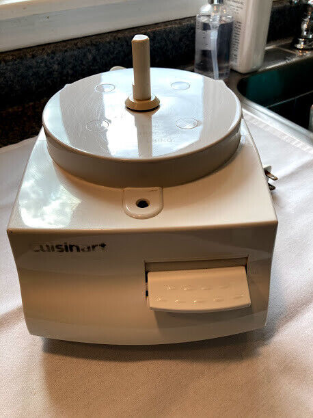 Cuisinart KFP-7TM White 7 Cup Food Processor WORKS but NEEDS REPAIR! thumbnail
