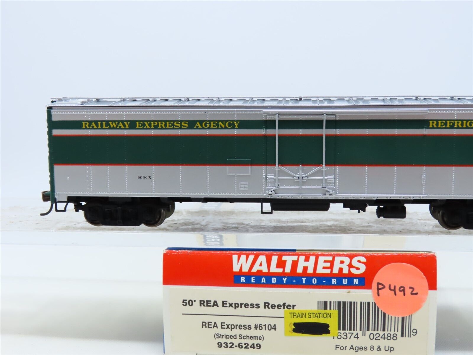 HO Scale Walthers #932-6249 REX Railway Express Agency 50' REA Express Reefer thumbnail
