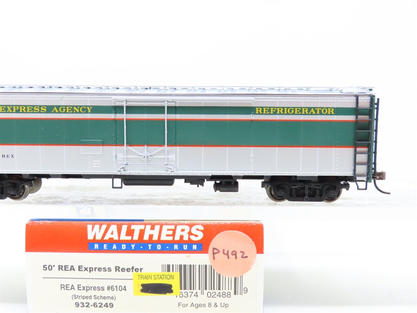 HO Scale Walthers #932-6249 REX Railway Express Agency 50' REA Express Reefer thumbnail