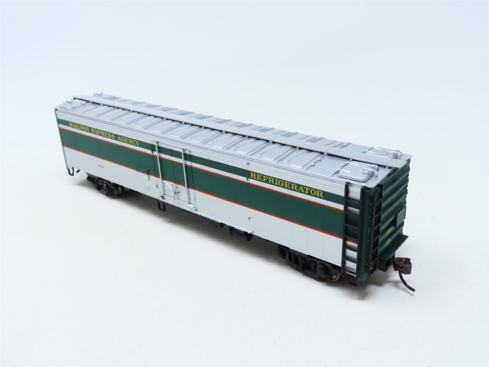HO Scale Walthers #932-6249 REX Railway Express Agency 50' REA Express Reefer thumbnail