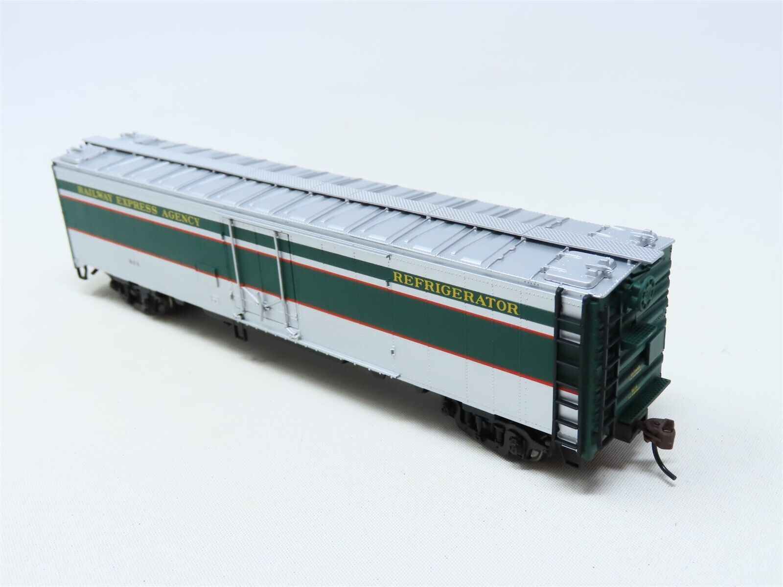 HO Scale Walthers #932-6249 REX Railway Express Agency 50' REA Express Reefer thumbnail
