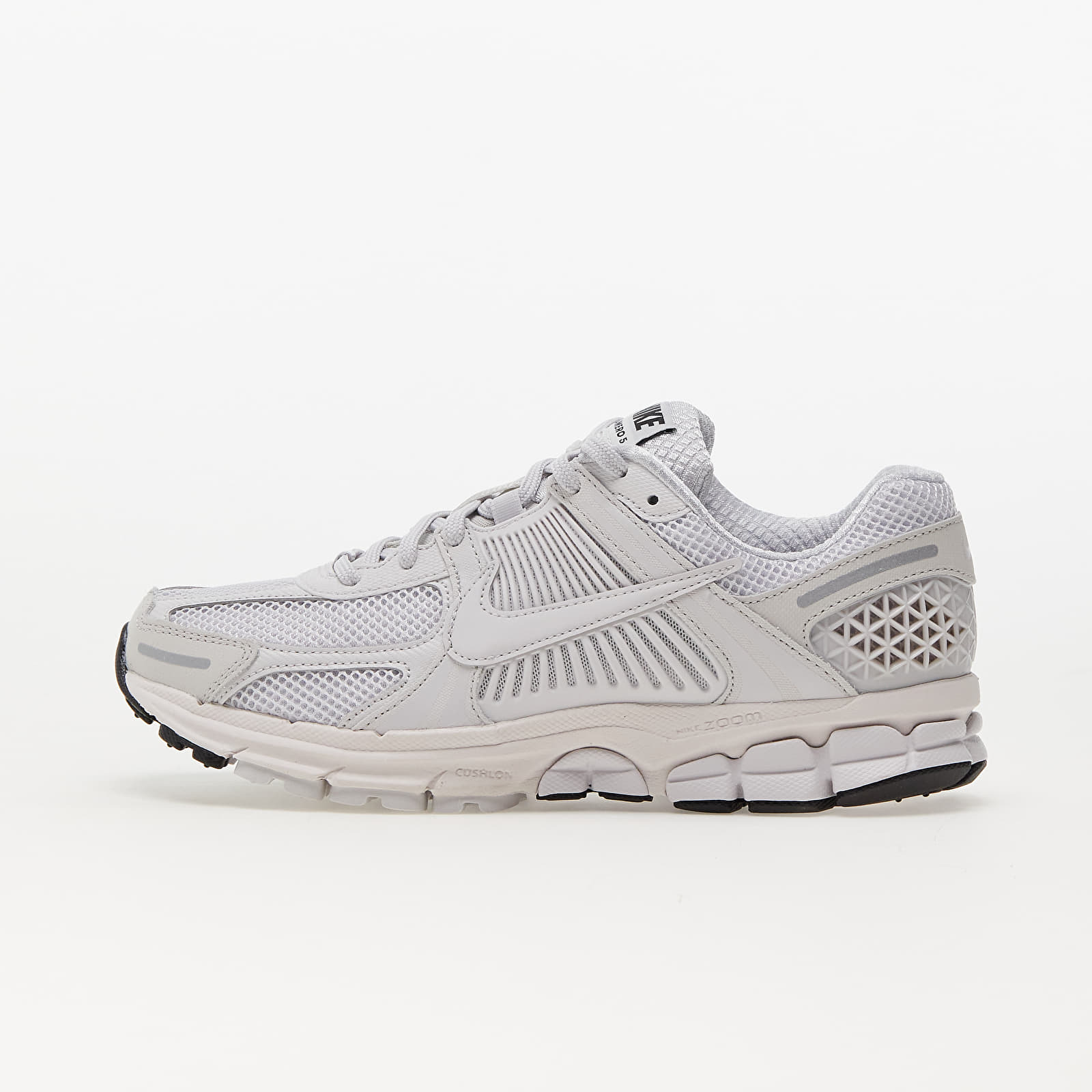 Nike Womens Zoom Vomero 5 Trainers Vast Grey Black Sail Metallic Silver Total Crimson, 3
