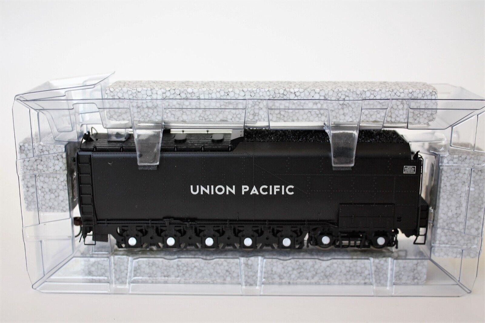 Genesis Challenger 4-6-6-4 G9125 Athearn Union Pacific #3943 HO Scale thumbnail