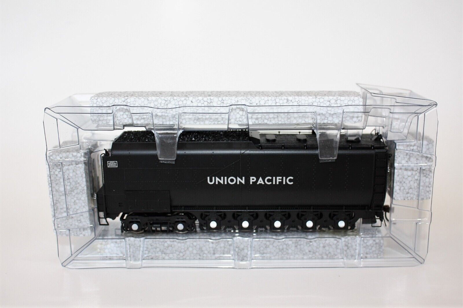 Genesis Challenger 4-6-6-4 G9125 Athearn Union Pacific #3943 HO Scale thumbnail