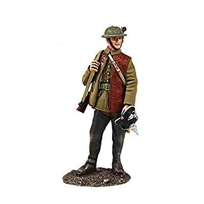 W. Britain 23111 1916-1918 British Infantry Standing with Souvenir German Helmet