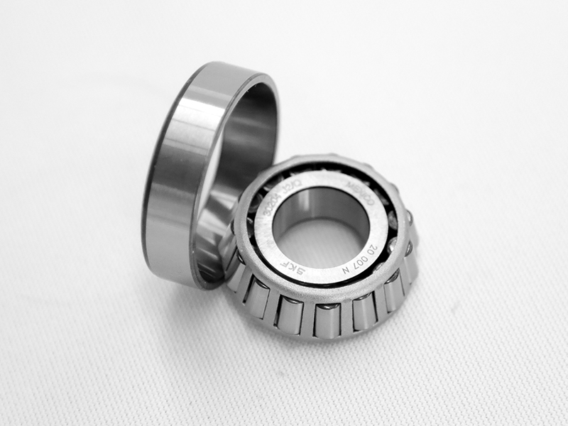 SKF 90mm Bore Diam, 160mm OD, 42.5mm Wide, Tapered Roller Bearing - 251,000 N Dynamic Load Capacity, 340,000 N Static Load Capacity | Part #32218