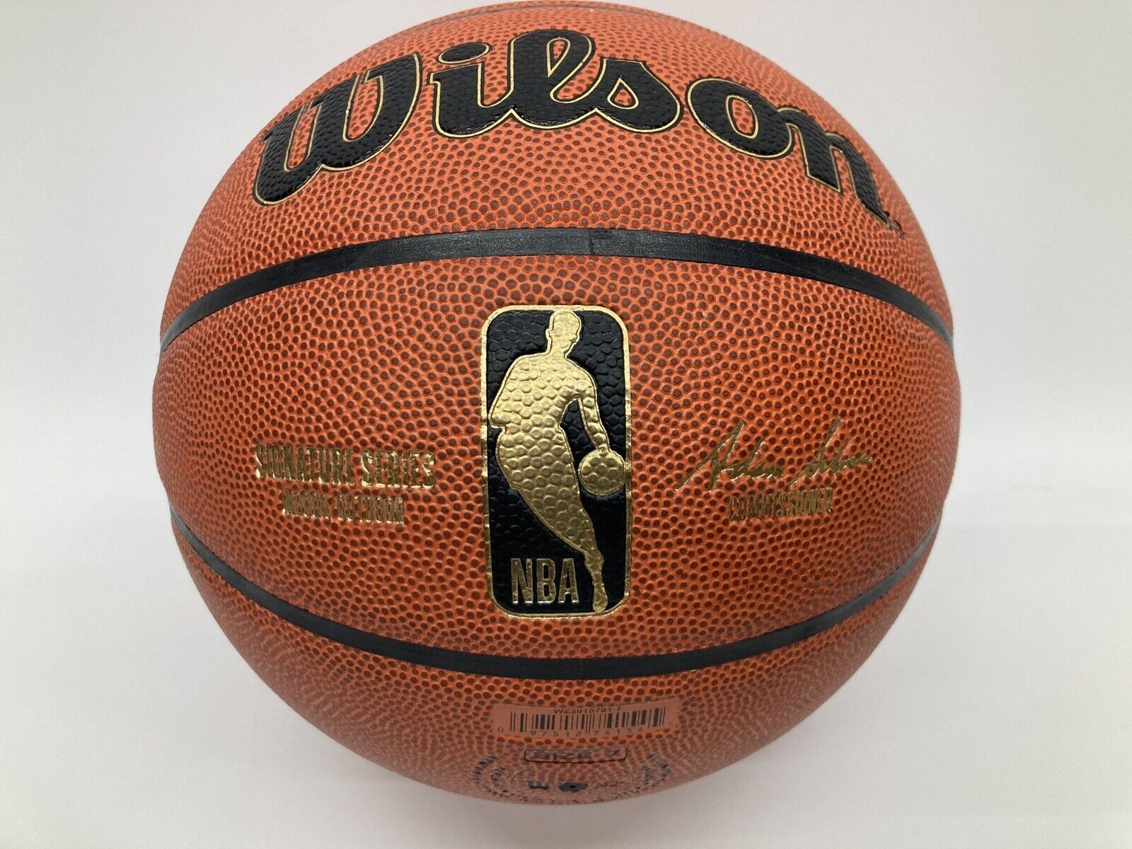 WILSON Signature Series Indoor/Outdoor NBA Basketball, Size 7