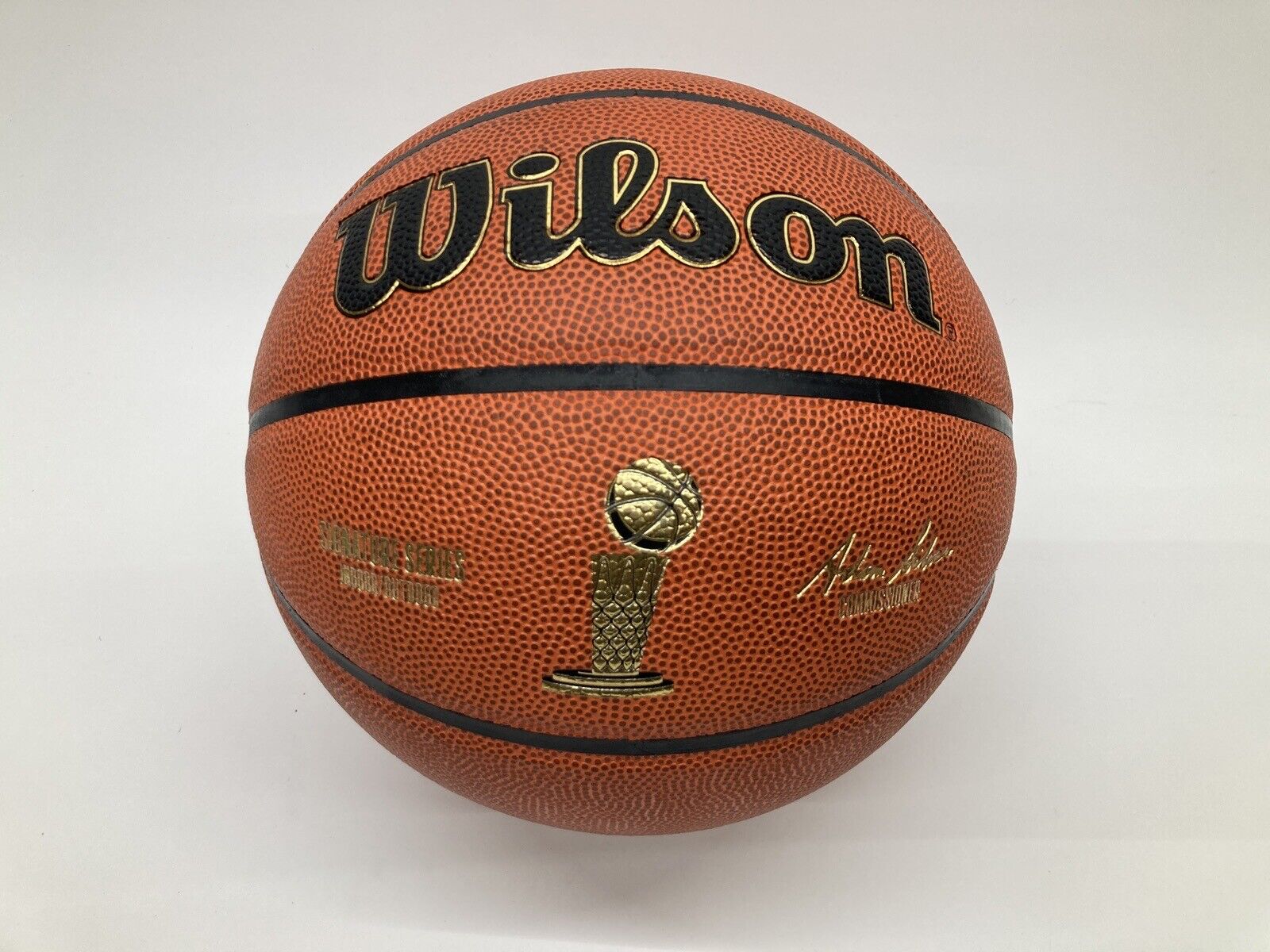 WILSON Signature Series Indoor/Outdoor NBA Basketball, Size 7