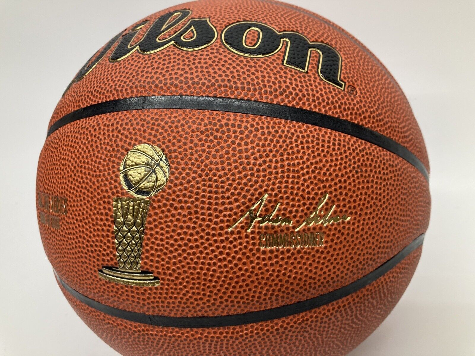 WILSON Signature Series Indoor/Outdoor NBA Basketball, Size 7
