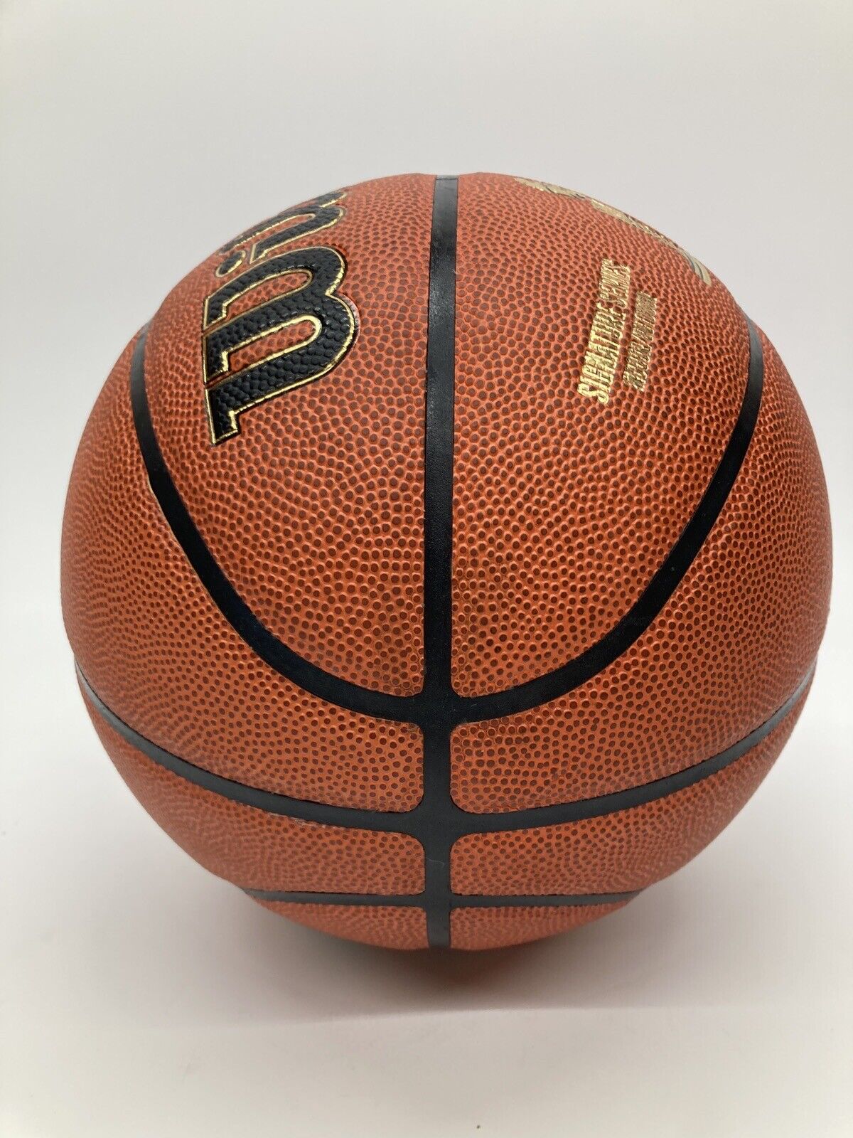 WILSON Signature Series Indoor/Outdoor NBA Basketball, Size 7