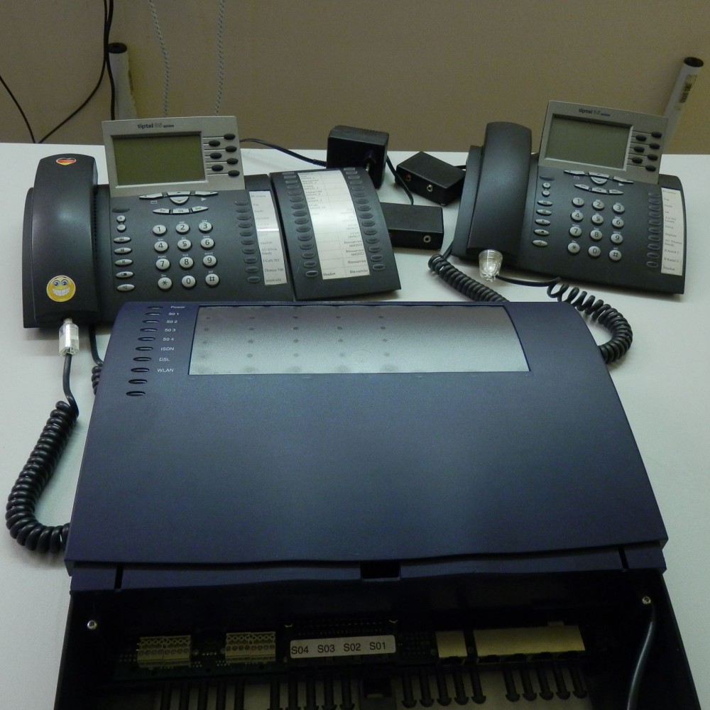 TK Anlage Tiptel 3022 Incl. 2 Systemtelefone Tiptel 85 Und Erweiterung Km-30