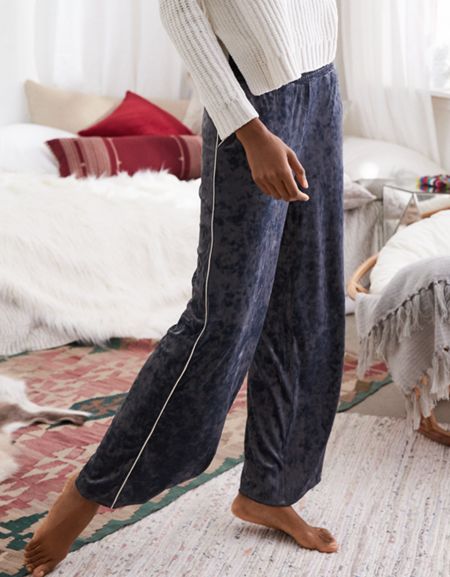 Aerie High Waisted Velvet Pant